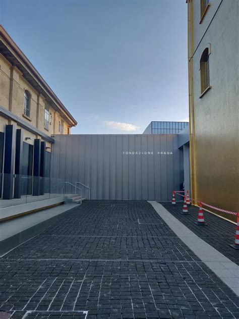 Fondazione Prada: Art Museum in Milan .